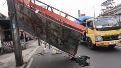 Bak Truk Tersangkut Kabel Listrik, Lalu Lintas Ciputat Macet