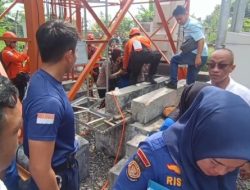 Pria di Lampung Naik Tower 52 Meter, Berhasil Dievakuasi Setelah Dibujuk Istri