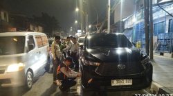 Dishub Cabut Pentil Mobil-mobil Parkir Liar di Jalan Minangkabau Jakarta Selatan