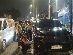 Dishub Cabut Pentil Mobil-mobil Parkir Liar di Jalan Minangkabau Jakarta Selatan