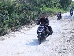 Tanggap Respon Keluhan Masyarakat, Pemkab Bekasi Tangani Jalan Longsor CBL