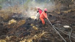 BNPB Kerahkan Helikopter Water Bombing untuk Padamkan Kebakaran TPA Jatiwaringin