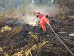 BNPB Kerahkan Helikopter Water Bombing untuk Padamkan Kebakaran TPA Jatiwaringin