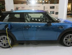 Mobil Listrik Lampaui Mobil Bensin, Inggris Catat Sejarah Baru di Industri Otomotif