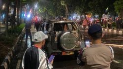 Diduga Korsleting Listrik, Mobil Berpelat Dinas TNI Terbakar di Senen