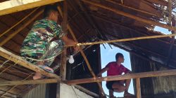 Pembongkaran Rumah Tandai Awal Renovasi RTLH TMMD Ke-129 di Desa Polewali