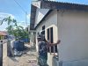 Pemasangan Kalsiboard Tandai Progres Renovasi RTLH Milik Bapak Suhardin di Desa Umbele Lama