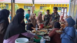 Guru SDN Umbele Siapkan Jamuan Makan sebagai Bentuk Terima Kasih kepada Satgas TMMD Ke-129