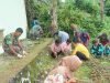 Satgas TMMD Ke-129 Kodim 1311/Morowali Bersama Warga Gelar Kerja Bakti Bersihkan Masjid Desa Polewali Satgas TMMD Ke-129