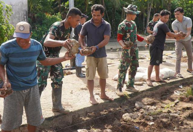 Kolaborasi Masyarakat Percepat Pembangunan Rabat Beton TMMD di Desa Polewali