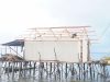 Tak Kenal Terik Matahari, Satgas TMMD Ke-129 Tetap Semangat Pasang Atap RTLH Bapak Nardianto