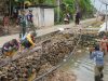 Kemanunggalan TNI-Rakyat Kembali Terlihat di Pembangunan Rabat Beton Desa Polewali