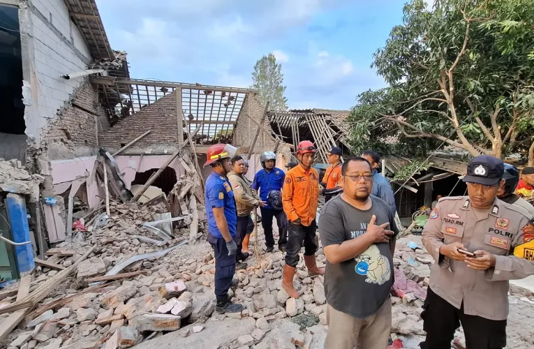 Gedung Badminton Hogwan Roboh di Bumiayu, Tiga Warga Tewas Tertimpa Material