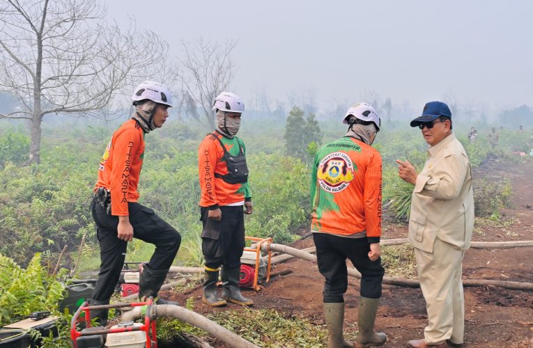 Presiden Prabowo Tinjau Karhutla di Kubu Raya