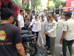 Operasi Rabu Tertib Johar Baru Tertibkan PKL