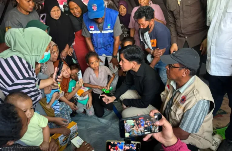 Wapres Gibran Tinjau Pengungsi Gempa Maumere