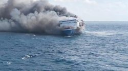 KM Mutiara Sentosa 2 Terbakar di Perairan Sumenep, Puluhan Penumpang Lompat ke Laut