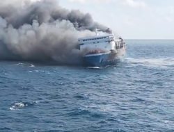 KM Mutiara Sentosa 2 Terbakar di Perairan Sumenep, Puluhan Penumpang Lompat ke Laut