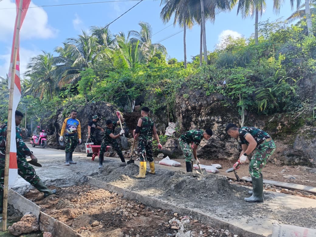 Satgas TMMD Ke-129 Kodim 1311/Morowali Kejar Penyelesaian Rabat Beton Jalan