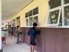 Satgas TMMD Bersama Masyarakat Laksanakan Pengecatan SDN Polewali