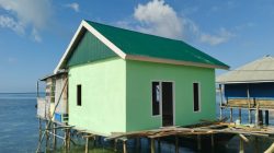 Pengecatan Dinding RTLH Milik Ibu Samsiah Rampung dikerjakan oleh satgas TMMD