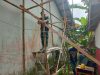 Satgas TMMD Ke-129 Bersama Warga Laksanakan Pemasangan Plafon SMP Negeri 2 Bungku Selatan