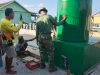 Satgas TMMD Pasang Tandon Air Program Manunggal Air di Desa Umbele