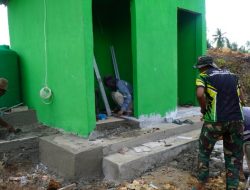 Satgas TMMD Laksanakan Pengecoran Lantai MCK Masjid di Desa Polewali