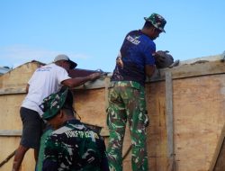 Satgas TMMD Bersama Masyarakat Desa Umbele Gotong Royong Bangun Gapura/Prasasti TMMD