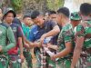Jaga Stamina Personel, Satgas TMMD Ke-129 Bagikan Minuman dan Susu