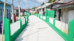 Pengecatan Pagar Empat Desa Kepulauan Umbele Rampung, Lingkungan Semakin Rapi dan Indah