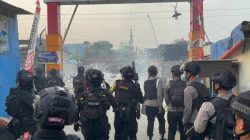 Brimob Polda Metro Back Up BNN Gerebek Bos Narkoba di Kampung Bahari