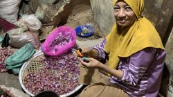 Di Balik Tumpukan Bawang Kramat Jati, Rp20 Ribu Jadi Sumber Penghasilan