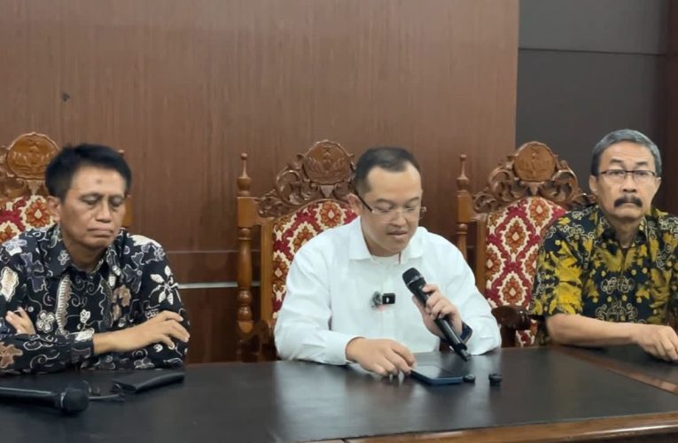 Kemdiktisaintek Tetapkan Prof Ali Rokhman sebagai Plt Rektor Unsoed