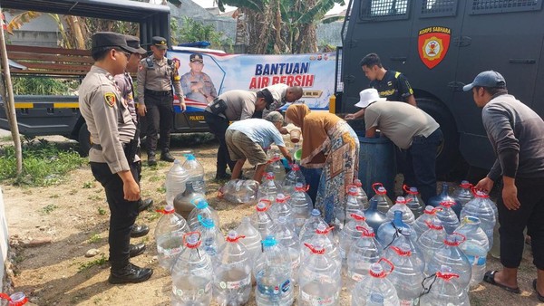 Bantar Panjang Tigaraksa Kekeringan, Polisi Kirim Bantuan Air Bersih