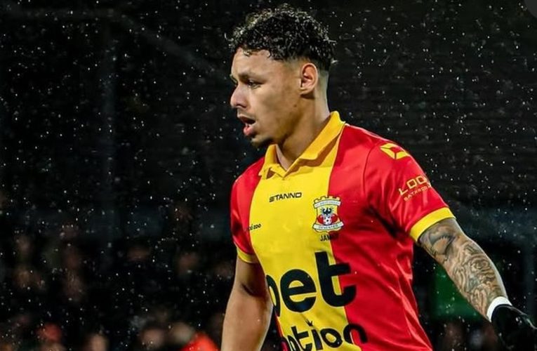 AZ Alkmaar Hancurkan Go Ahead Eagles 5-2, Dean James Tak Main Penuh