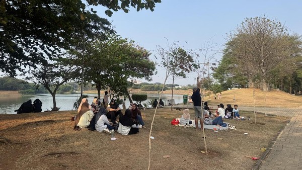 Ada Pohon Khas Afrika, Taman Waduk Ria Rio di Jaktim Ramai Jadi Spot Nyore Warga