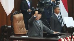 Prabowo Bertekad Lanjutkan MBG, Tekankan Perbaikan dan Efisiensi
