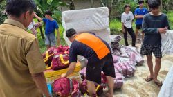Kemensos Salurkan Bantuan untuk Korban Banjir Padang