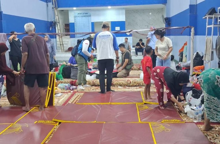 Kemensos Bantu Korban Kebakaran Paseban