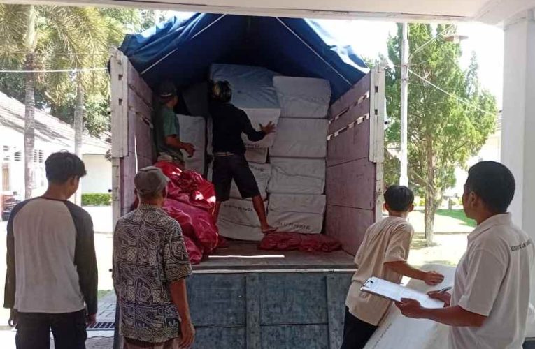 Kemensos Bantu Korban Kebakaran Kampung Sade