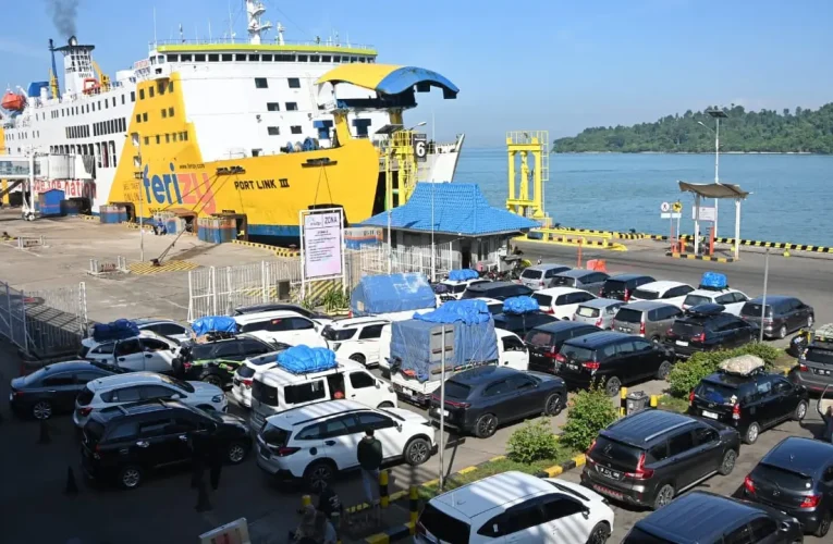 ASDP Kerahkan 24 Kapal di Pelabuhan Ketapang Untuk Antisipasi Antrean Panjang