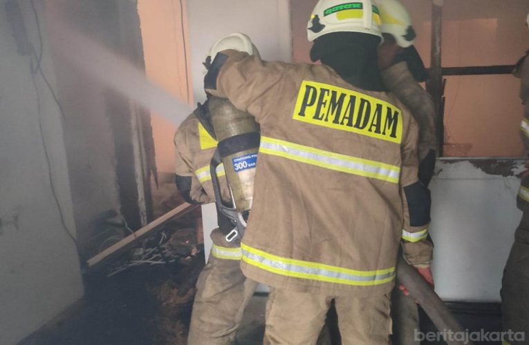 Korsleting Listrik Diduga Sebabkan Kebakaran Dua Rumah di Pulogadung