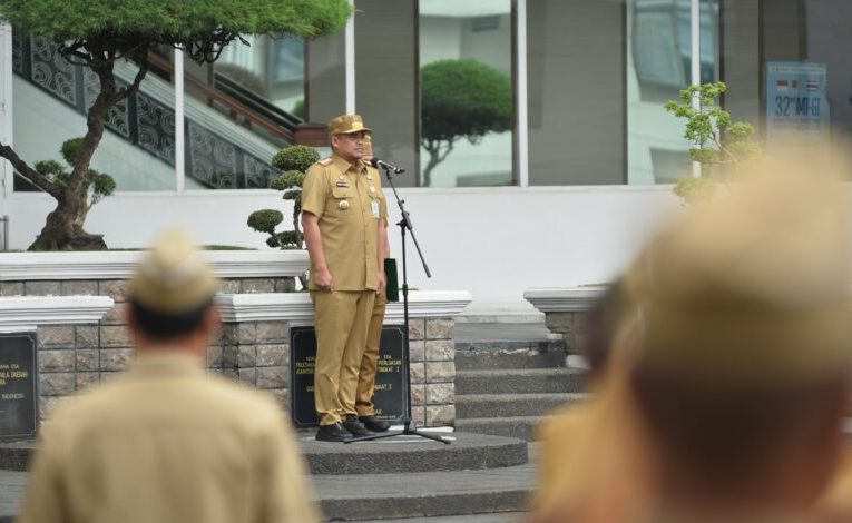 Bobby Nasution Beri Tali Asih kepada 13 Atlet Berprestasi Sumatera Utara