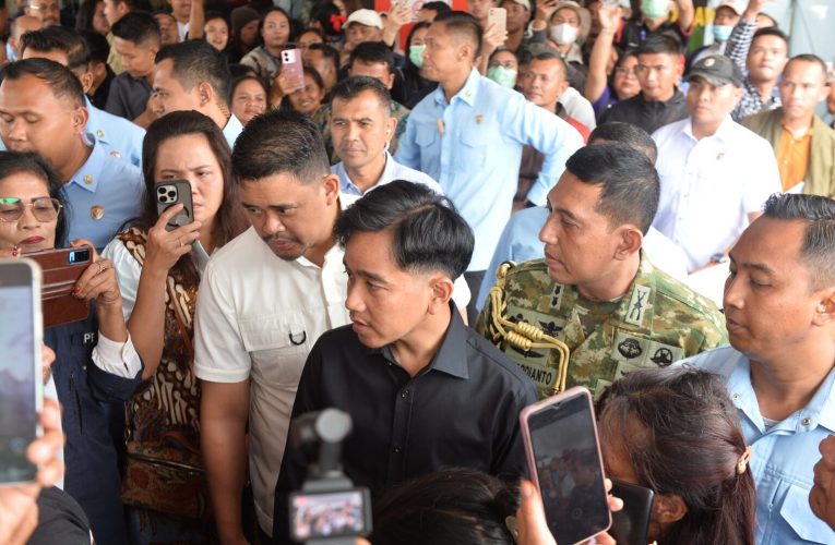 Gibran dan Bobby Pastikan Siswa Diduga Keracunan MBG Dapat Perawatan
