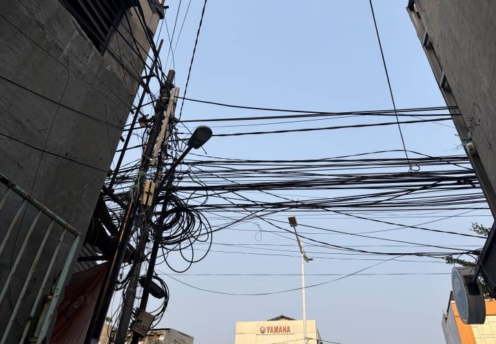 Korsleting Berulang di Jatinegara, Warga Desak Kabel Provider Ditertibkan