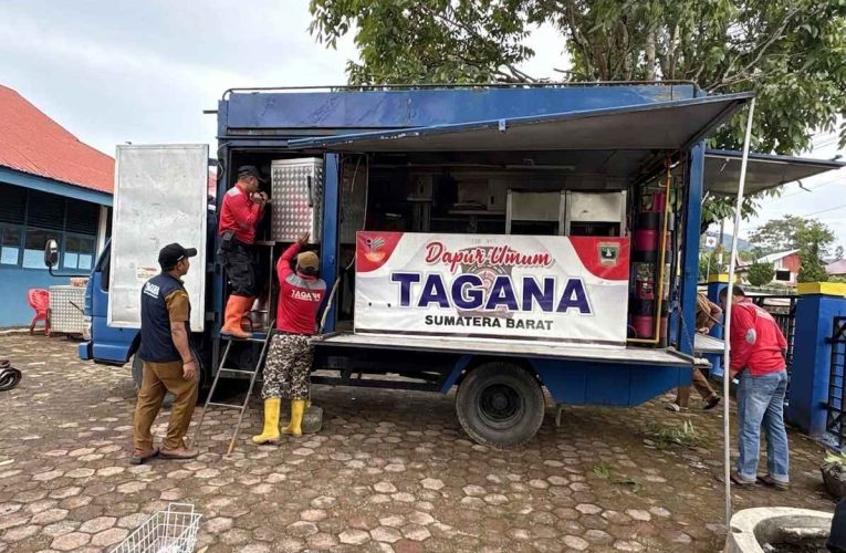 Kemensos Salurkan Bantuan Rp 253,86 Juta untuk Korban Banjir Bandang Solok