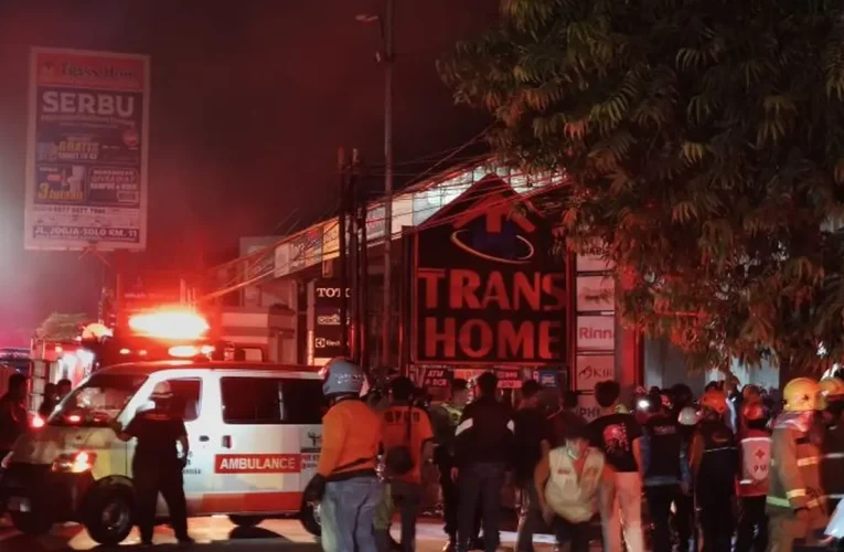 Kebakaran Trans Home Sleman Tewaskan Dua Orang