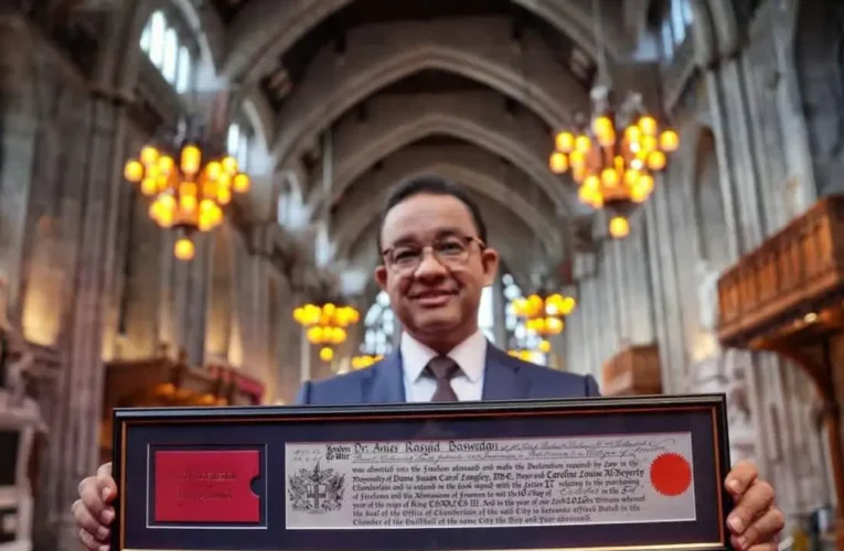 Anies Baswedan Terima Penghargaan The Freedom of the City of London