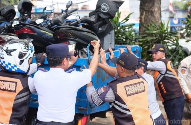 16 Motor Parkir Liar di Gandaria City Ditertibkan Petugas